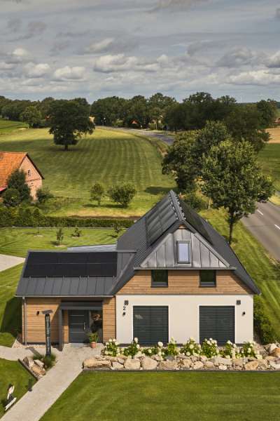 Ansprechende Mix aus Holz und Stahlprofilen, Im Ziek 1, 27374 Visselhövede